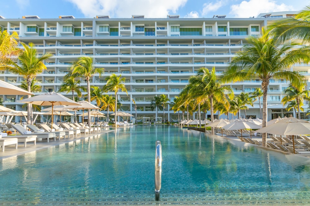 Garza Blanca Resort & Spa Cancun — Swimming pool in Playa Mujeres, Quintana Roo