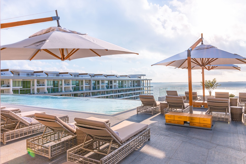 Garza Blanca Resort & Spa Cancun — Swimming pool in Playa Mujeres, Quintana Roo