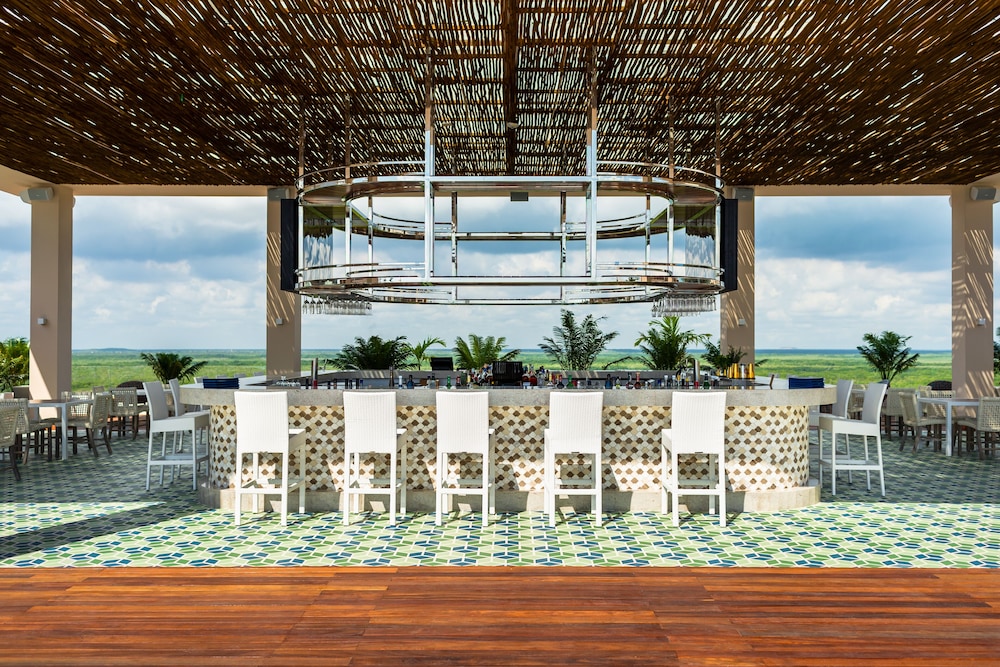 Garza Blanca Resort & Spa Cancun — Restaurant & bars in Playa Mujeres, Quintana Roo