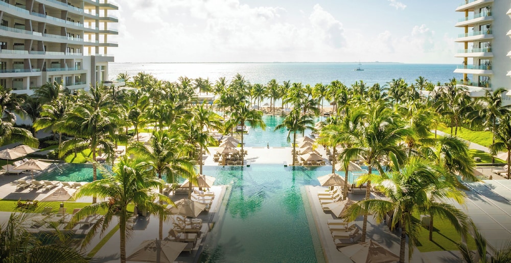 Garza Blanca Resort & Spa Cancun — Swimming pool in Playa Mujeres, Quintana Roo