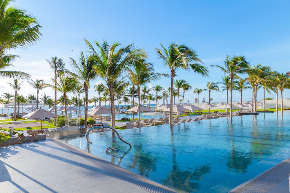 Garza Blanca Resort & Spa Cancun — Swimming pool in Playa Mujeres, Quintana Roo