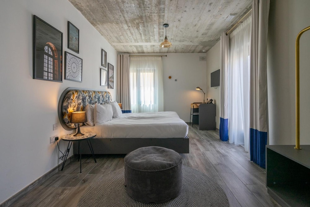Lady Todd — Hotel rooms in Sliema, Malta Island