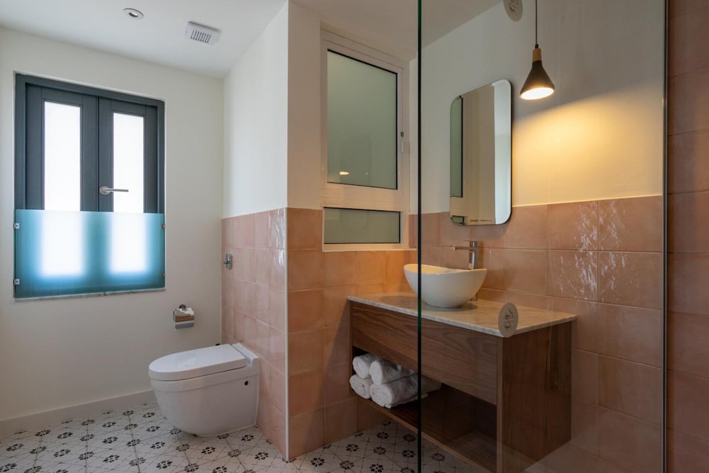 Lady Todd — Hotel rooms in Sliema, Malta Island