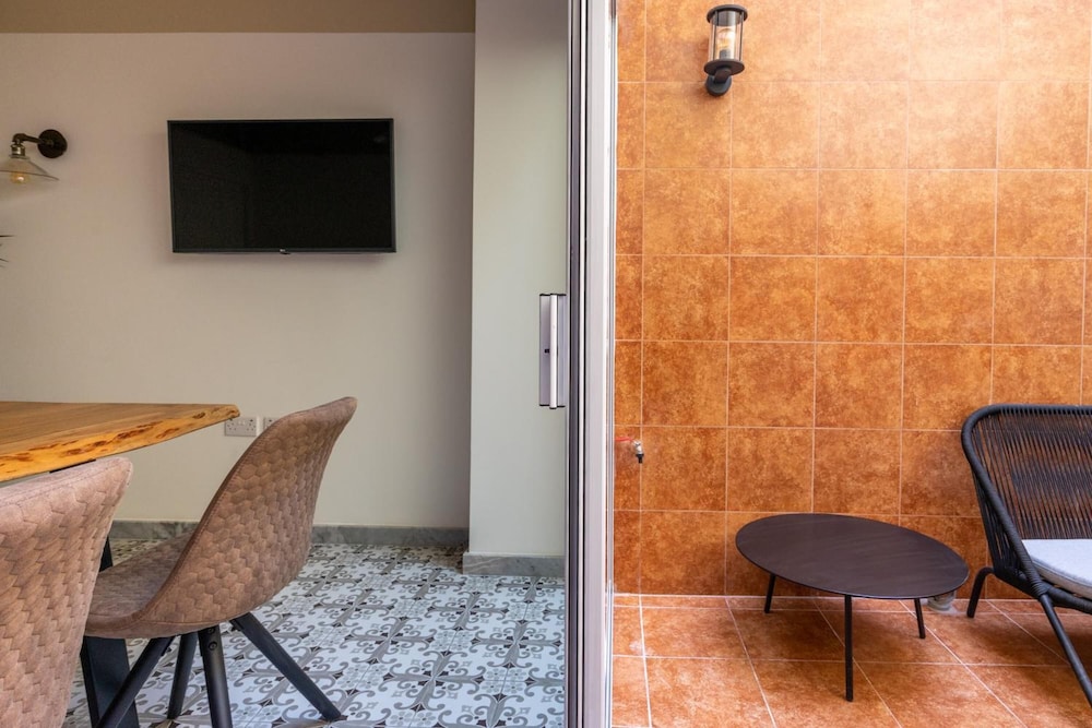Lady Todd — Hotel rooms in Sliema, Malta Island