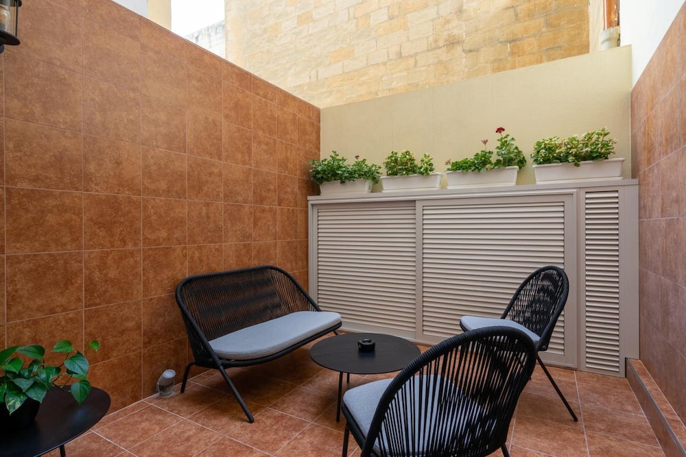 Lady Todd — Hotel building in Sliema, Malta Island
