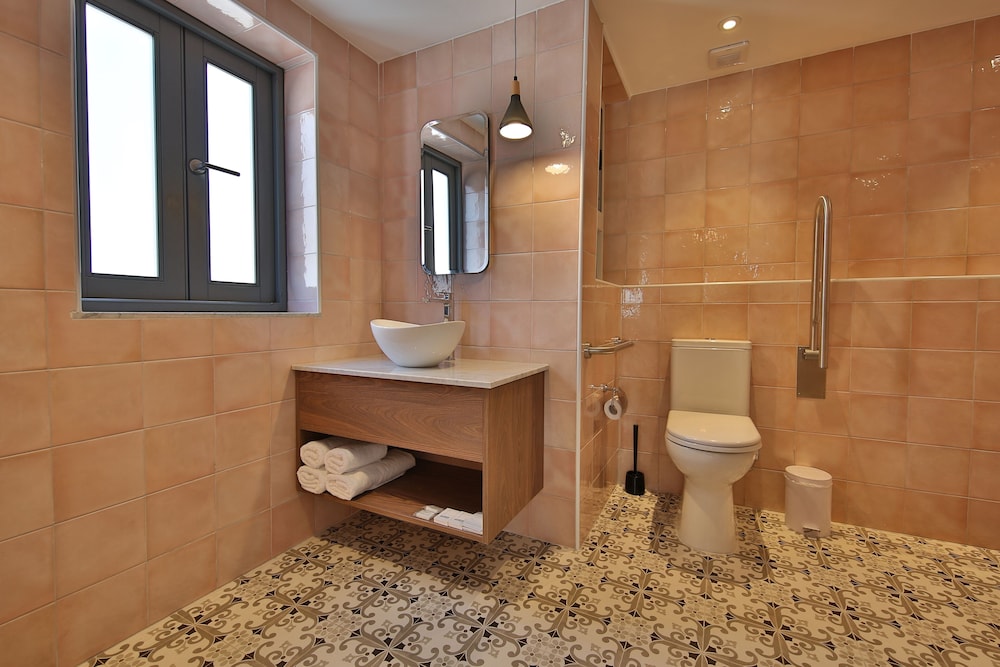 Lady Todd — Hotel rooms in Sliema, Malta Island