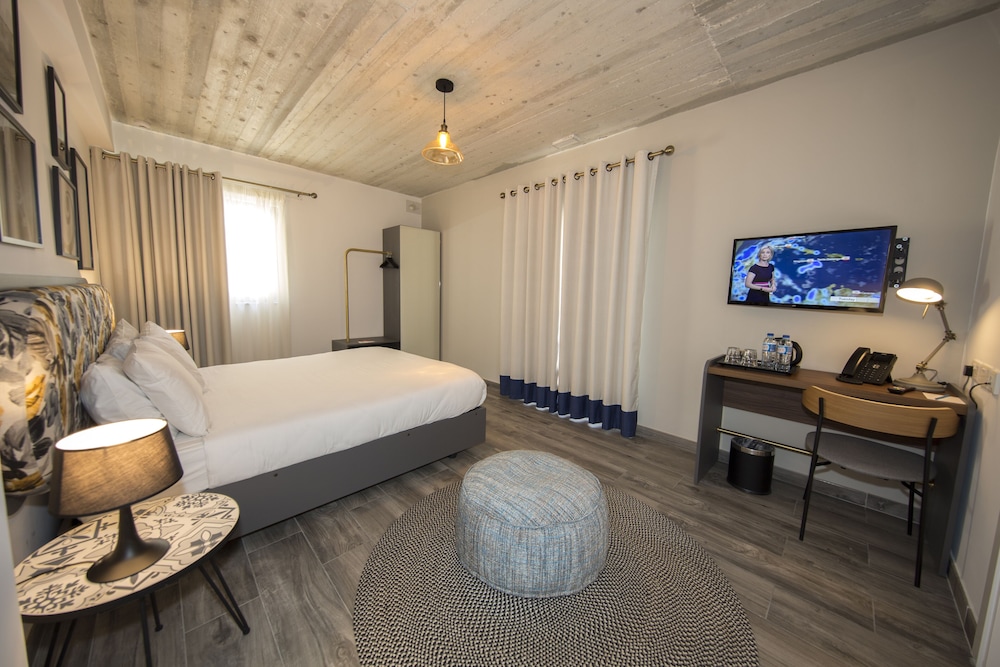 Lady Todd — Hotel rooms in Sliema, Malta Island