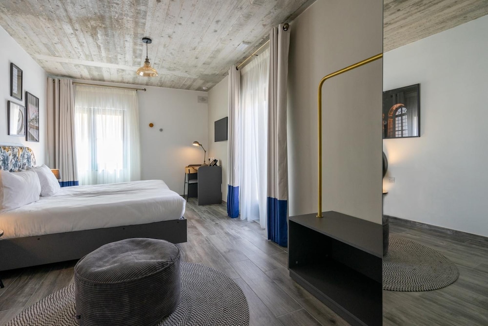 Lady Todd — Hotel rooms in Sliema, Malta Island