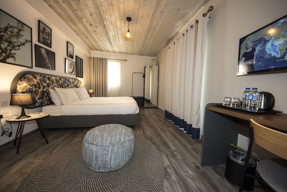 Lady Todd — Hotel rooms in Sliema, Malta Island