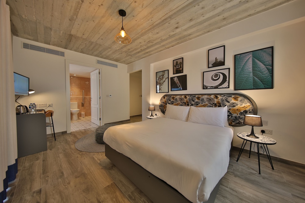 Lady Todd — Hotel rooms in Sliema, Malta Island
