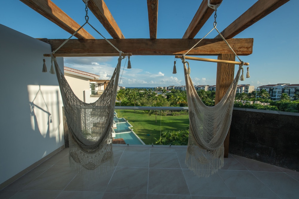 Mareazul Beach Condos Playa Del Carmen — Hotel building in Playa del Carmen, Quintana Roo