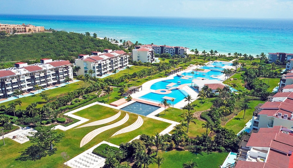 Mareazul Beach Condos Playa Del Carmen — Swimming pool in Playa del Carmen, Quintana Roo