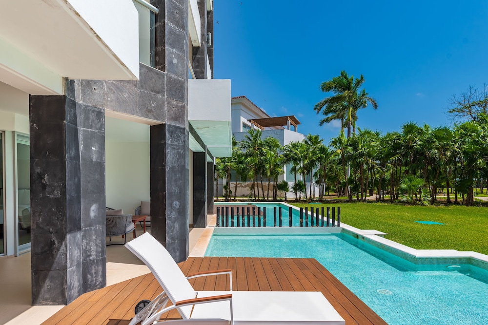 Mareazul Beach Condos Playa Del Carmen — Swimming pool in Playa del Carmen, Quintana Roo