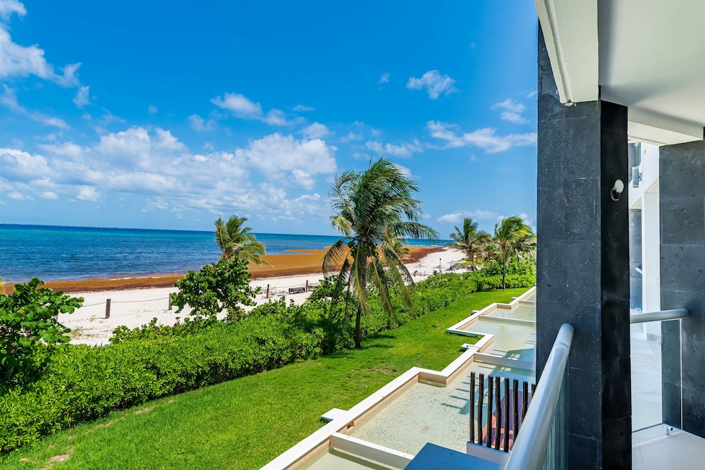 Mareazul Beach Condos Playa Del Carmen — Beach in Playa del Carmen, Quintana Roo