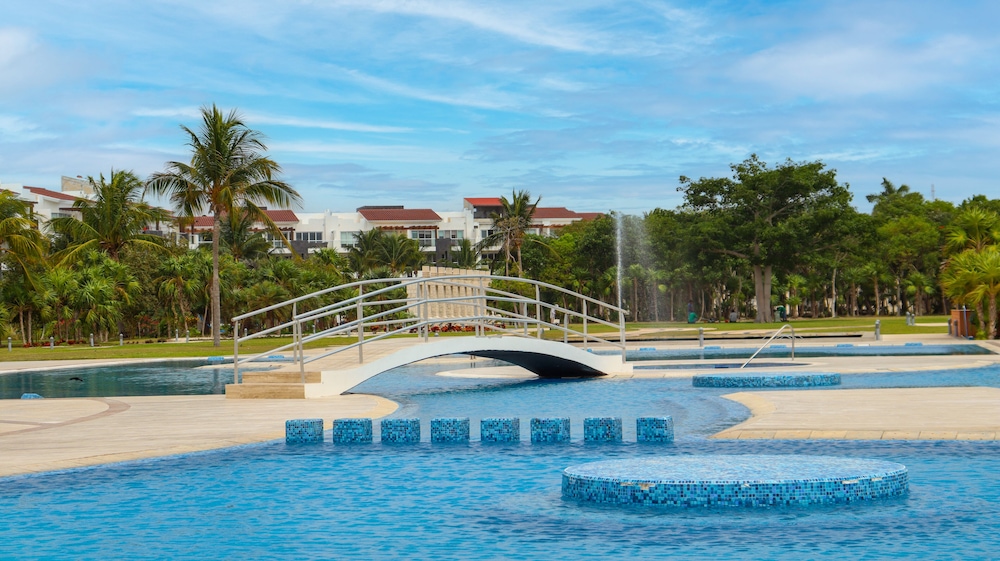Mareazul Beach Condos Playa Del Carmen — Swimming pool in Playa del Carmen, Quintana Roo