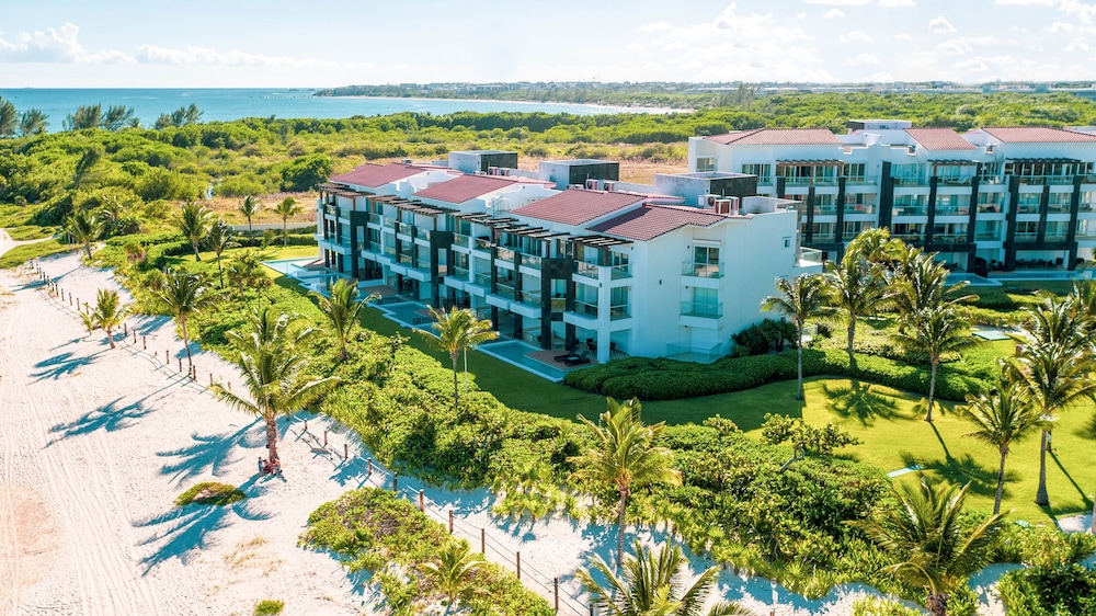 Mareazul Beach Condos Playa Del Carmen — Hotel building in Playa del Carmen, Quintana Roo