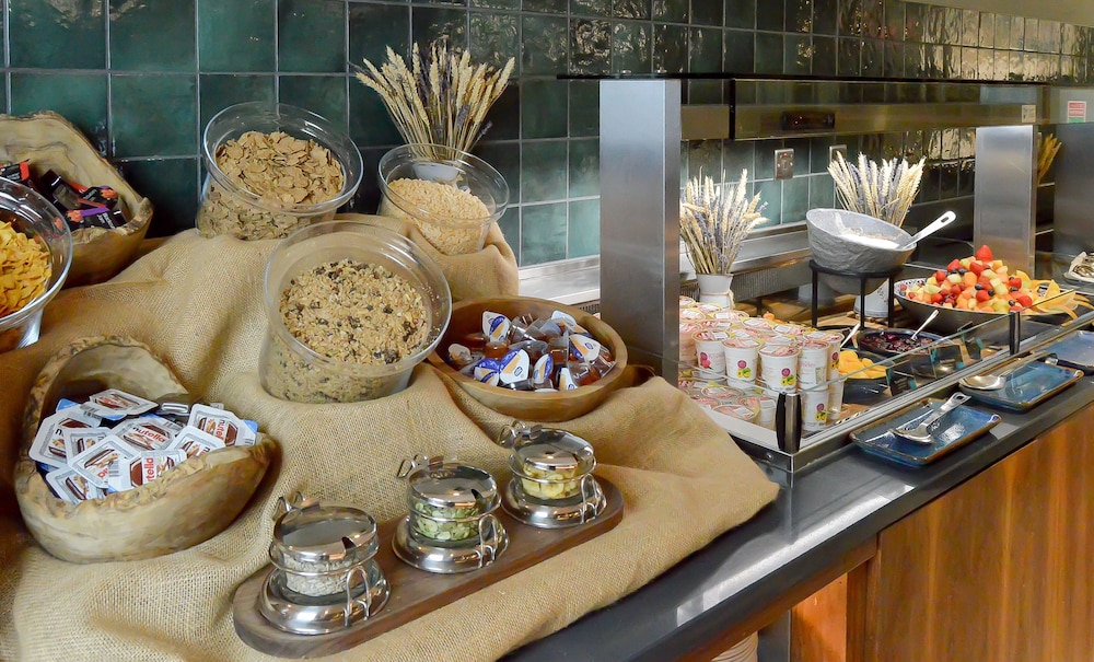Travelodge PLUS Dublin City Centre — Restaurant & bars in Dublin, Dublin City