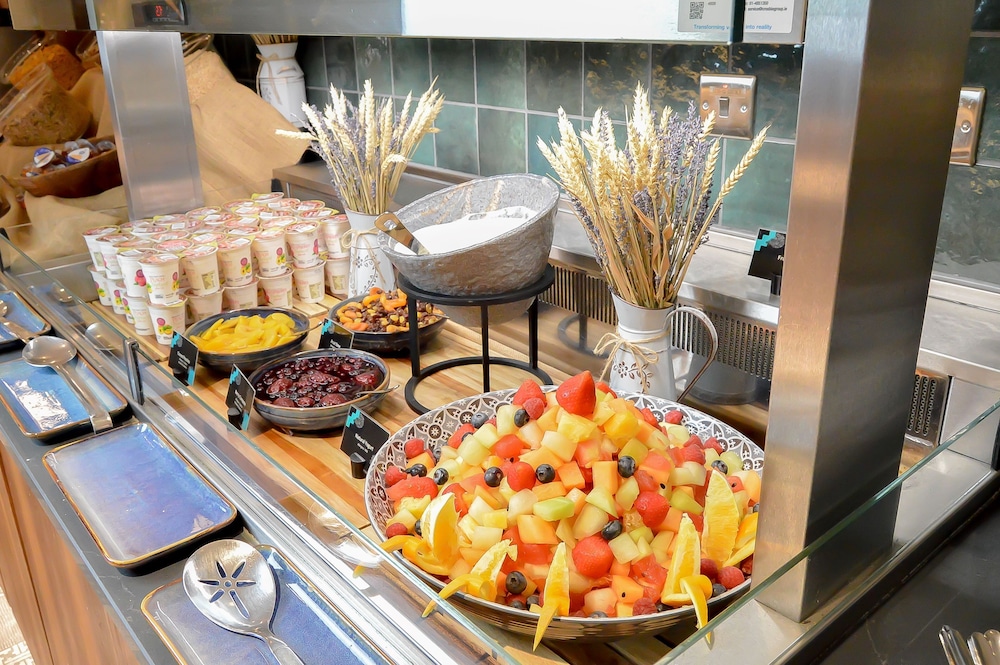 Travelodge PLUS Dublin City Centre — Restaurant & bars in Dublin, Dublin City