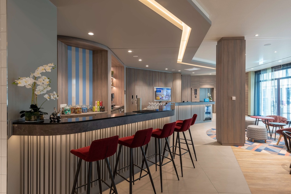Hampton by Hilton Munich City North — Restaurant & bars in Munich, Bavaria