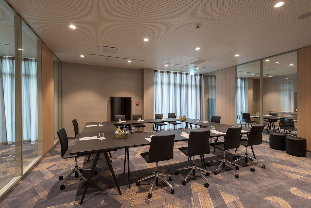 Hampton by Hilton Munich City North — Hotel building in Munich, Bavaria