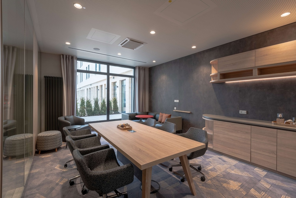 Hampton by Hilton Munich City North — Hotel building in Munich, Bavaria
