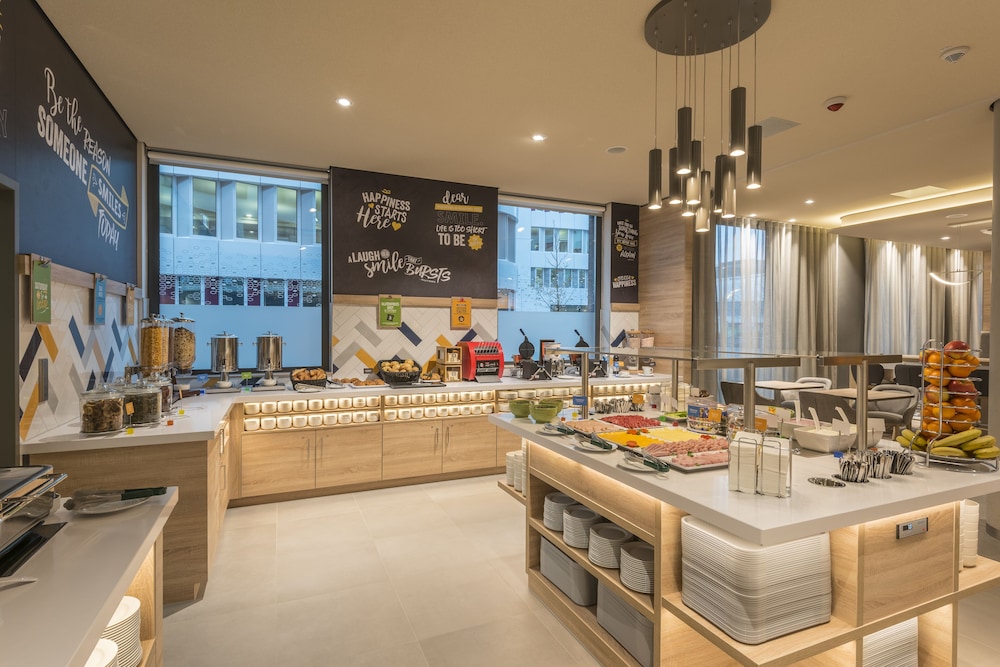 Hampton by Hilton Munich City North — Restaurant & bars in Munich, Bavaria