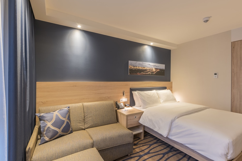 Hampton by Hilton Munich City North — Hotel rooms in Munich, Bavaria