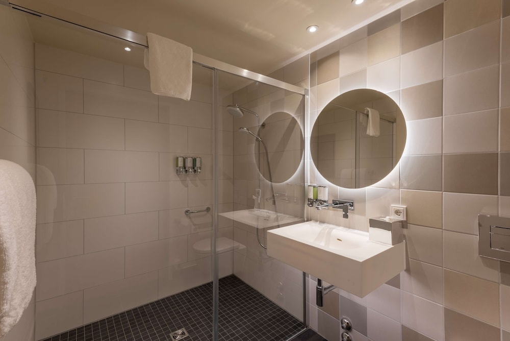 Hampton by Hilton Munich City North — Hotel rooms in Munich, Bavaria