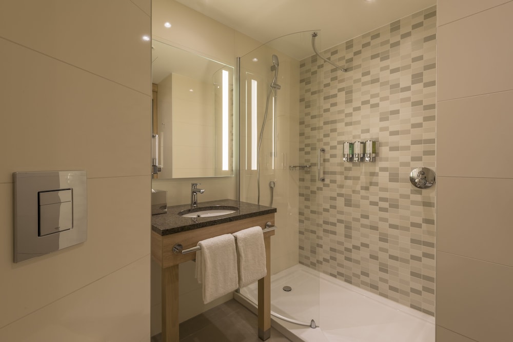 Hampton by Hilton Munich City North — Hotel rooms in Munich, Bavaria