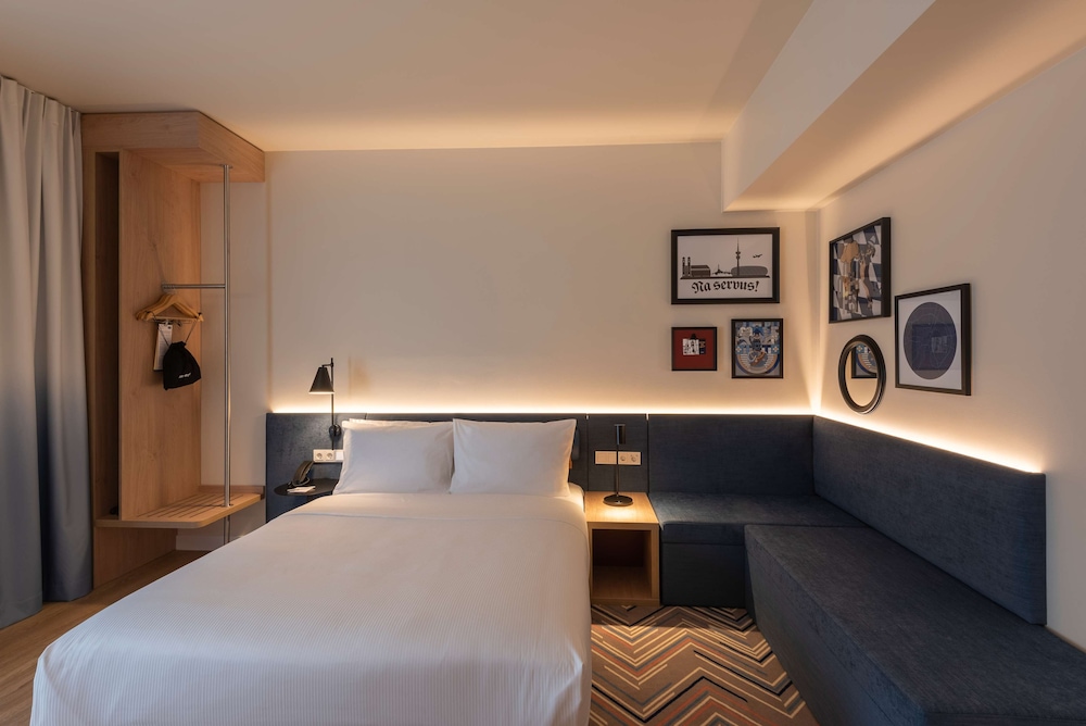 Hampton by Hilton Munich City North — Hotel rooms in Munich, Bavaria