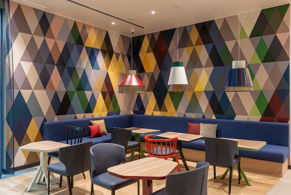 Hampton by Hilton Munich City North — Restaurant & bars in Munich, Bavaria