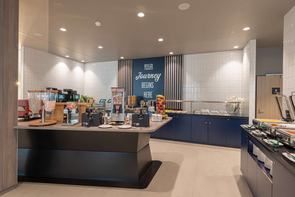 Hampton by Hilton Munich City North — Restaurant & bars in Munich, Bavaria