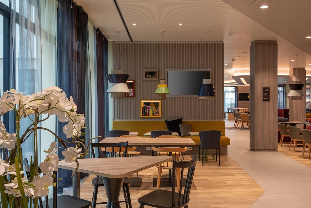 Hampton by Hilton Munich City North — Restaurant & bars in Munich, Bavaria