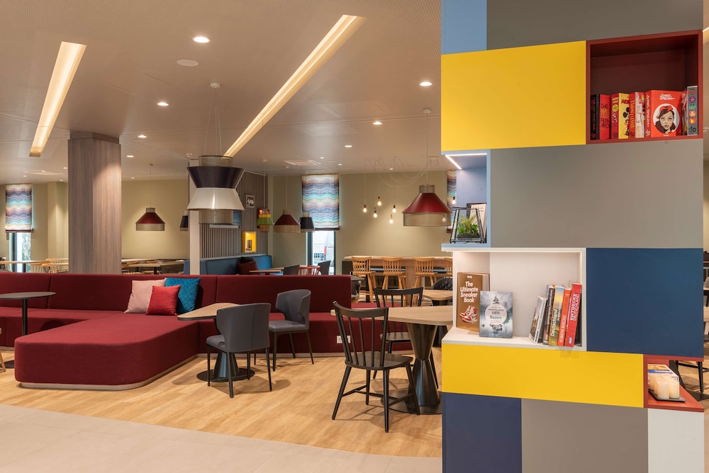 Hampton by Hilton Munich City North — Restaurant & bars in Munich, Bavaria
