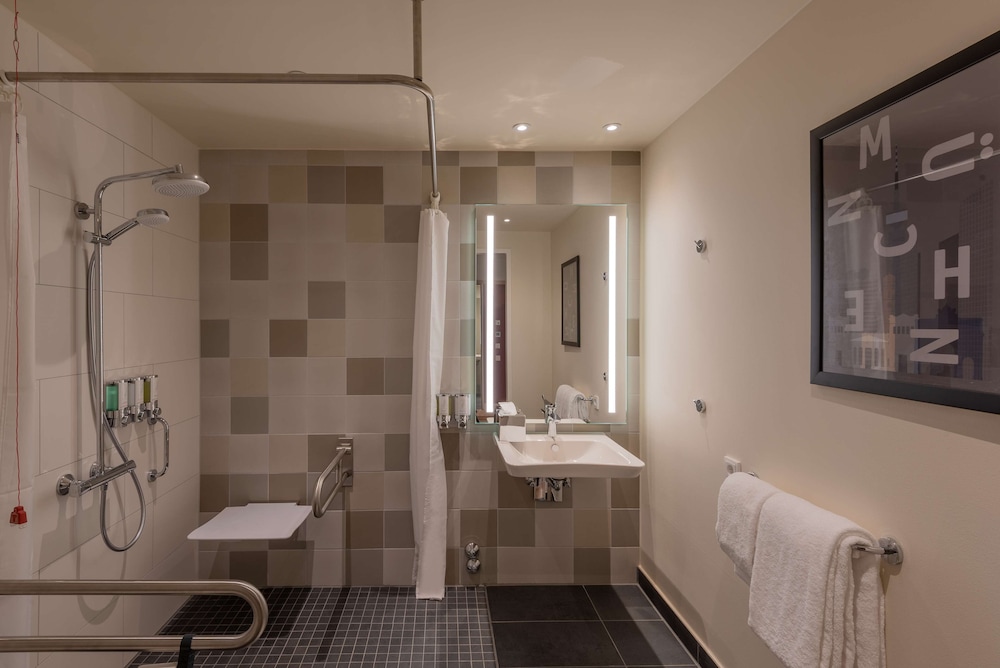 Hampton by Hilton Munich City North — Hotel rooms in Munich, Bavaria
