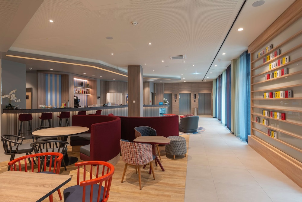 Hampton by Hilton Munich City North — Restaurant & bars in Munich, Bavaria