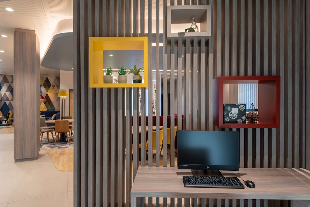 Hampton by Hilton Munich City North — Restaurant & bars in Munich, Bavaria