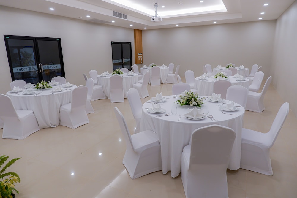 Sea Seeker Krabi Resort — Hotel building in Ao Nang, Krabi