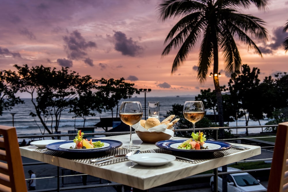 Holiday Ao Nang Beach Resort Krabi — Restaurant & bars in Ao Nang, Krabi