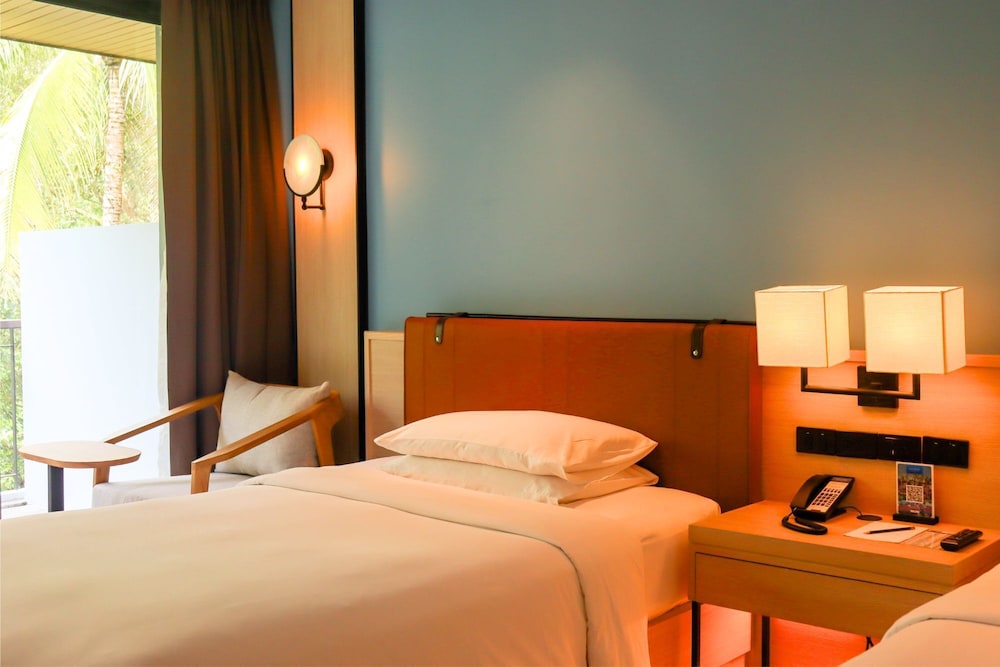 Holiday Ao Nang Beach Resort Krabi — Hotel rooms in Ao Nang, Krabi