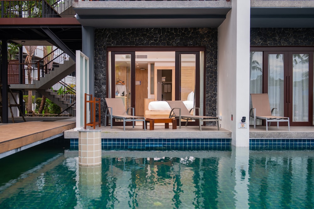 Holiday Ao Nang Beach Resort Krabi — Swimming pool in Ao Nang, Krabi