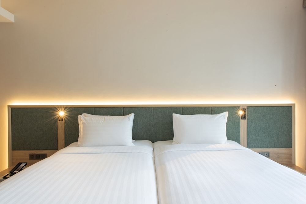 Holiday Ao Nang Beach Resort Krabi — Hotel rooms in Ao Nang, Krabi