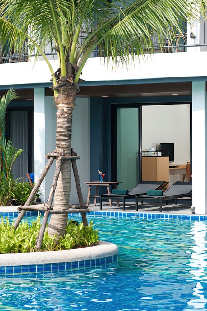 Holiday Ao Nang Beach Resort Krabi — Swimming pool in Ao Nang, Krabi