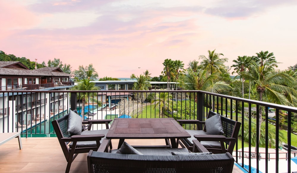 Holiday Ao Nang Beach Resort Krabi — Swimming pool in Ao Nang, Krabi