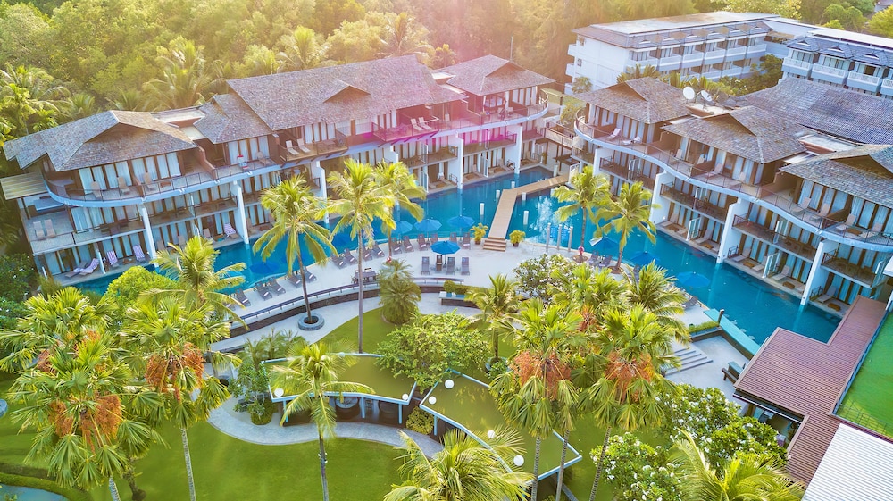 Holiday Ao Nang Beach Resort Krabi — Swimming pool in Ao Nang, Krabi