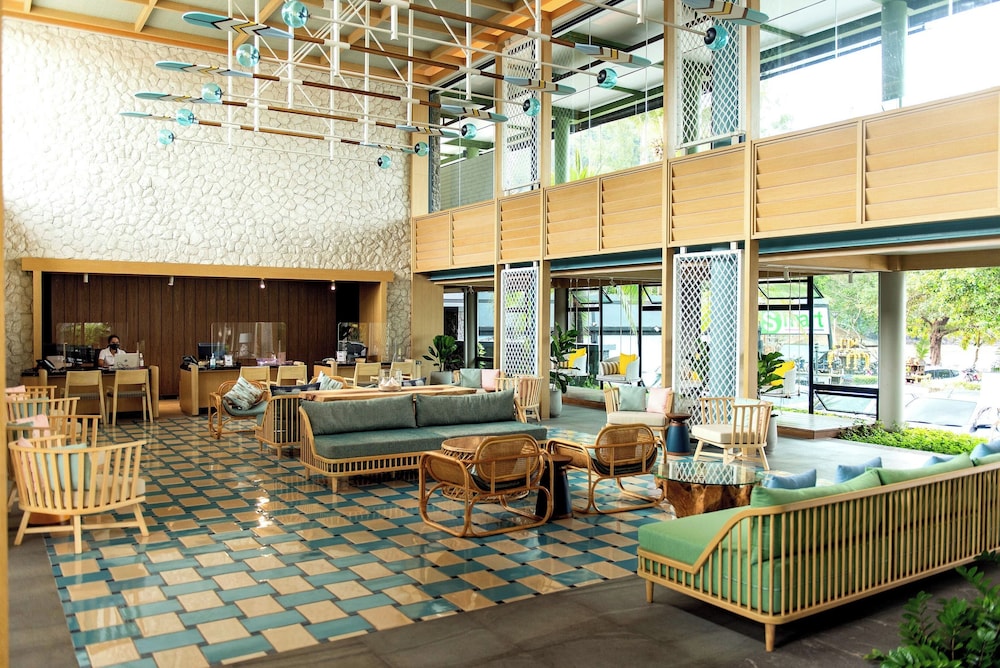 Holiday Ao Nang Beach Resort Krabi — Hotel building in Ao Nang, Krabi
