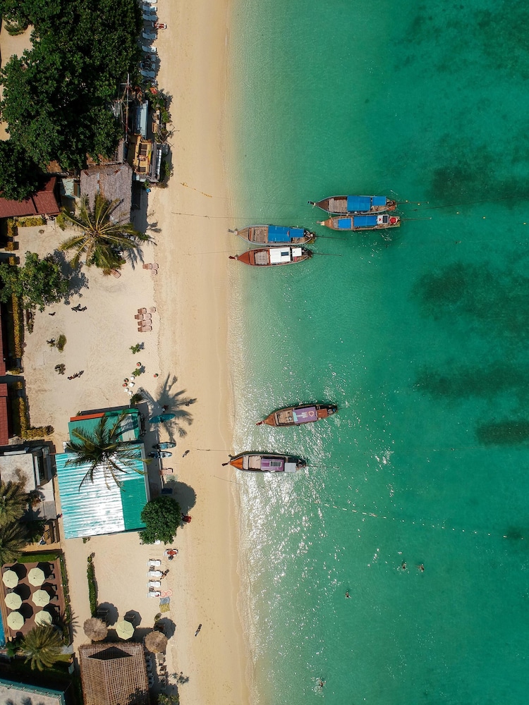 Holiday Ao Nang Beach Resort Krabi — Beach in Ao Nang, Krabi