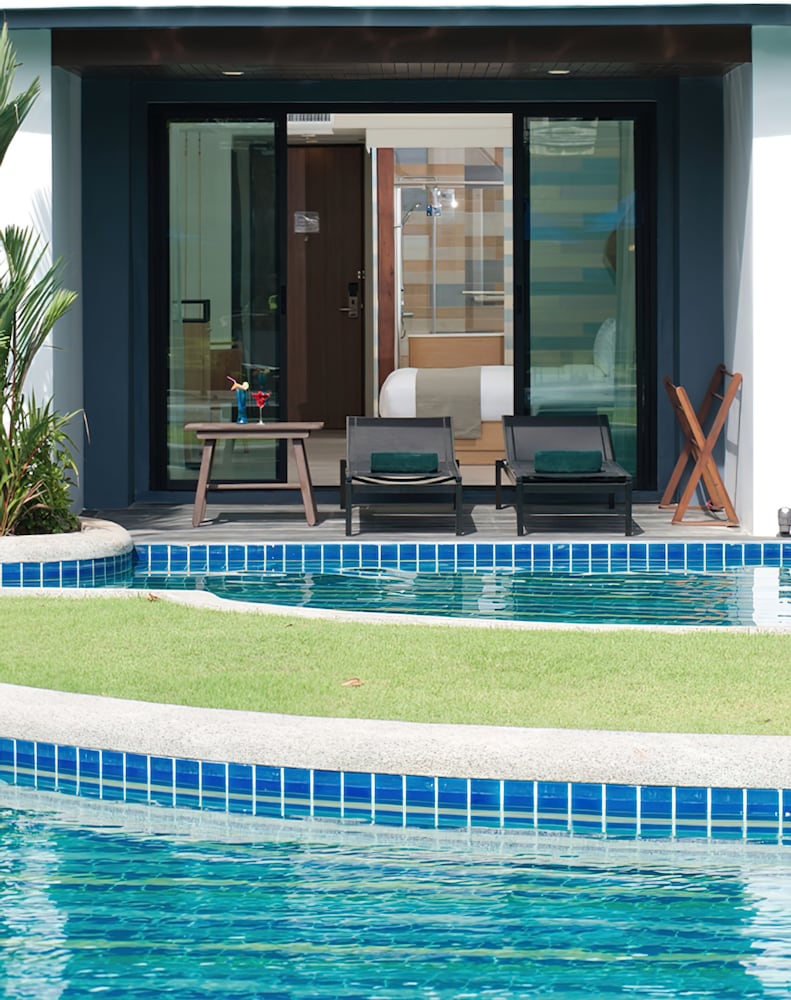 Holiday Ao Nang Beach Resort Krabi — Swimming pool in Ao Nang, Krabi