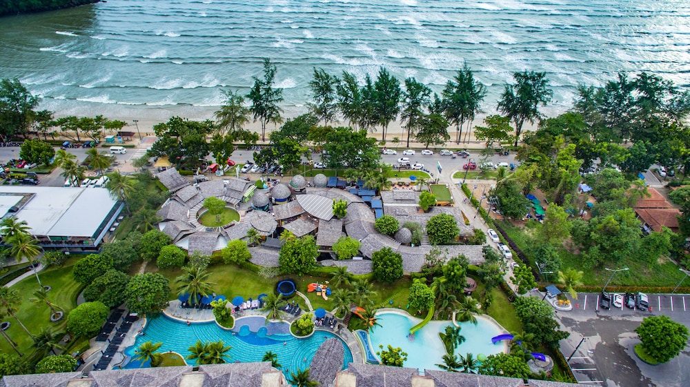 Holiday Ao Nang Beach Resort Krabi — Main photo in Ao Nang, Krabi
