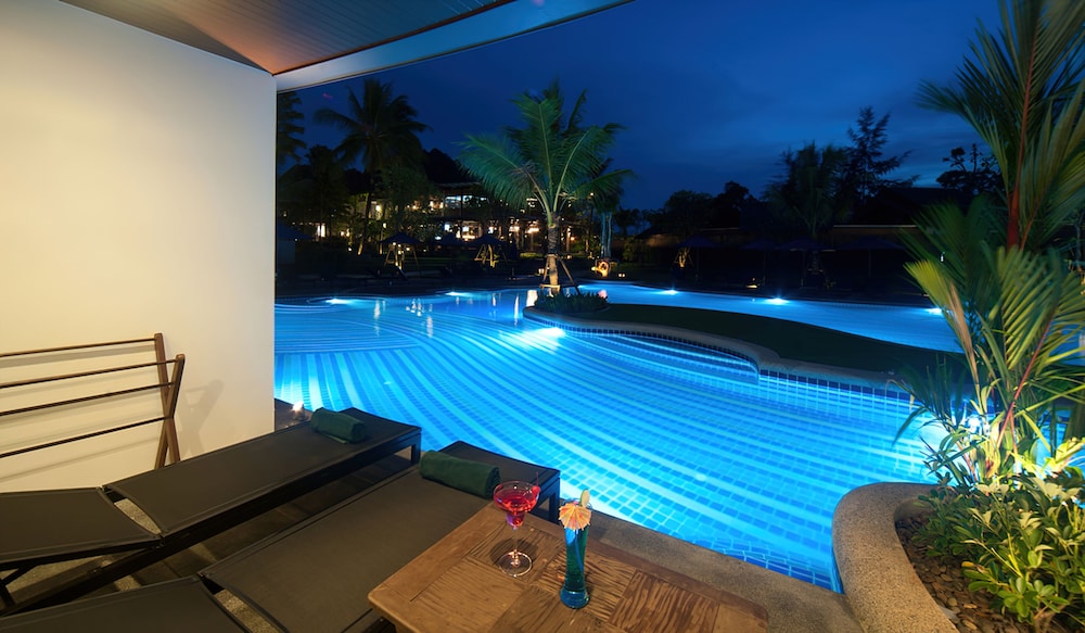 Holiday Ao Nang Beach Resort Krabi — Swimming pool in Ao Nang, Krabi